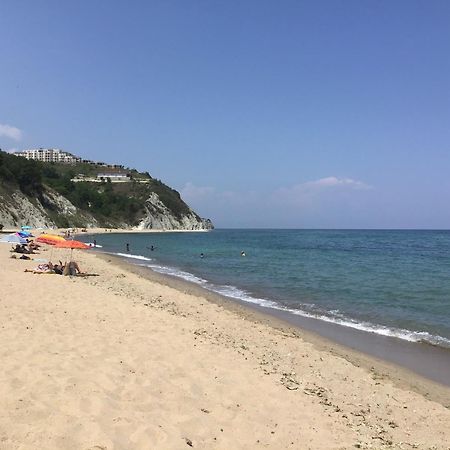 Rose Apartment On The Beach Бяла Экстерьер фото