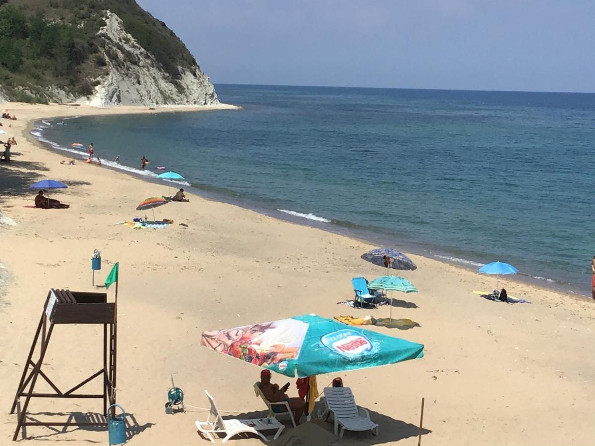 Rose Apartment On The Beach Бяла Экстерьер фото